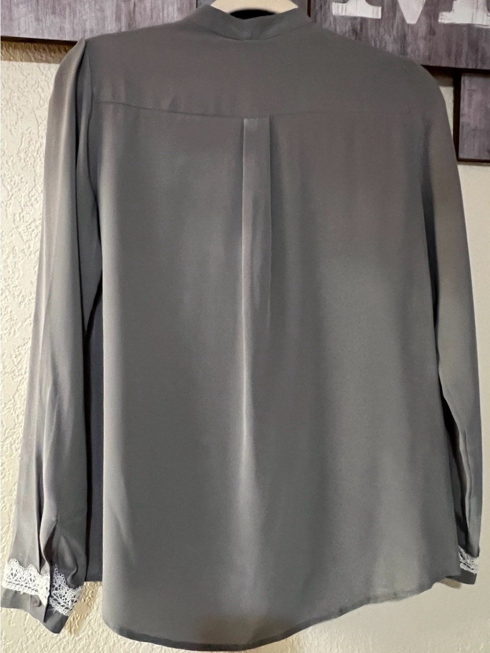 Lilysilk Gray Women's Silk Collared Button-Front Lace Trim Blouse, NWT, XS - Picture 7 of 9